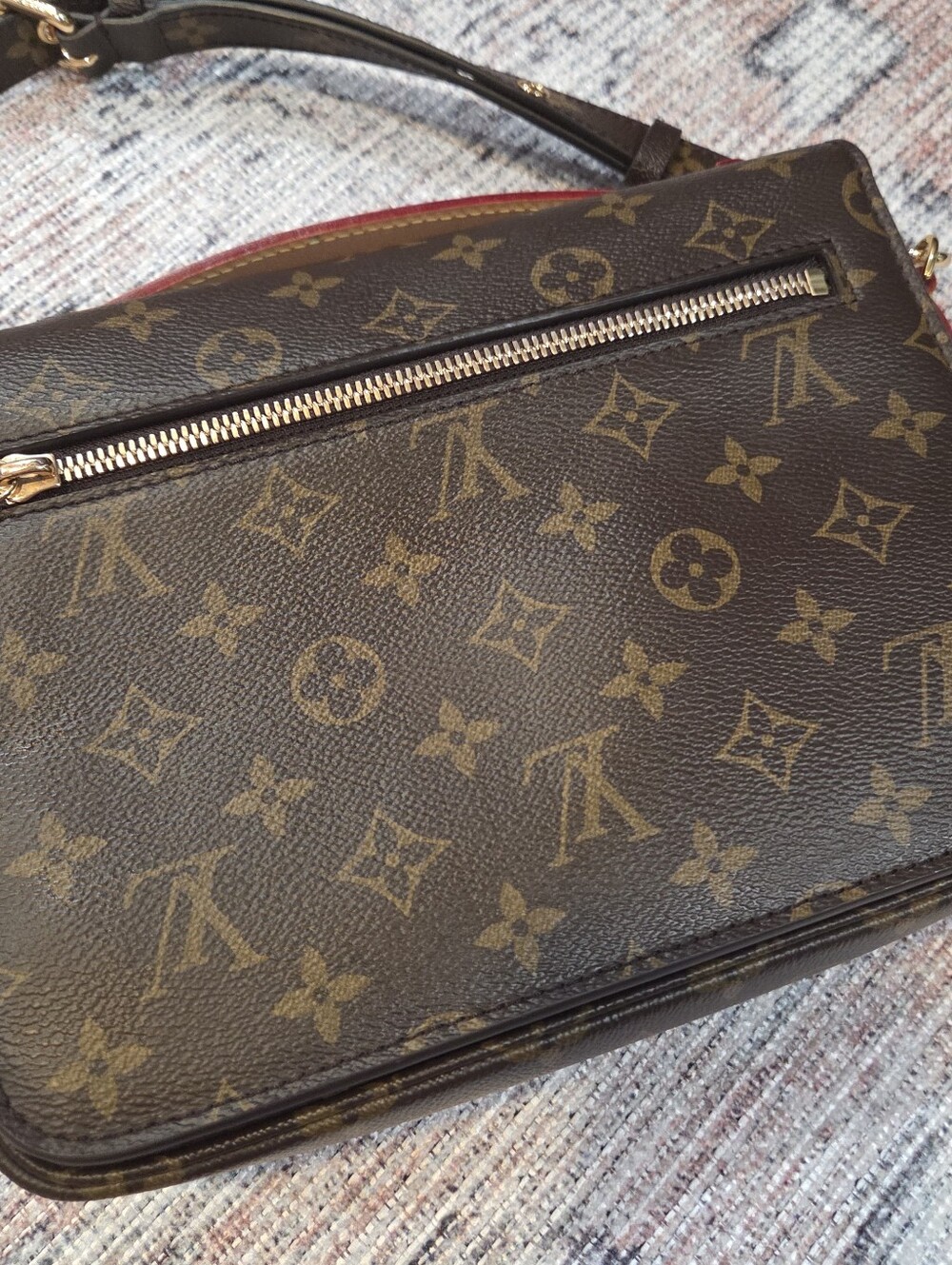 Louis Vuitton Pochette Metis Monogram - Picture 10 of 16
